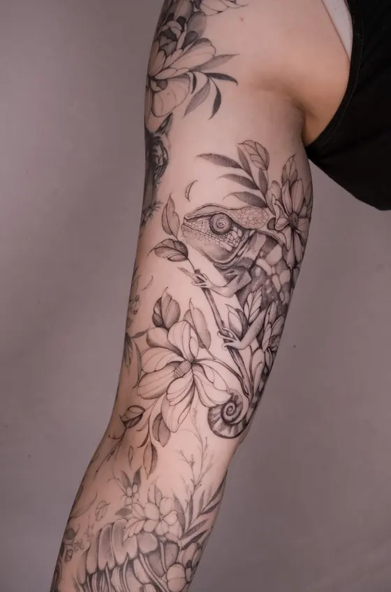Fine line botanical tattoo on the arm by Ingrid Campelo